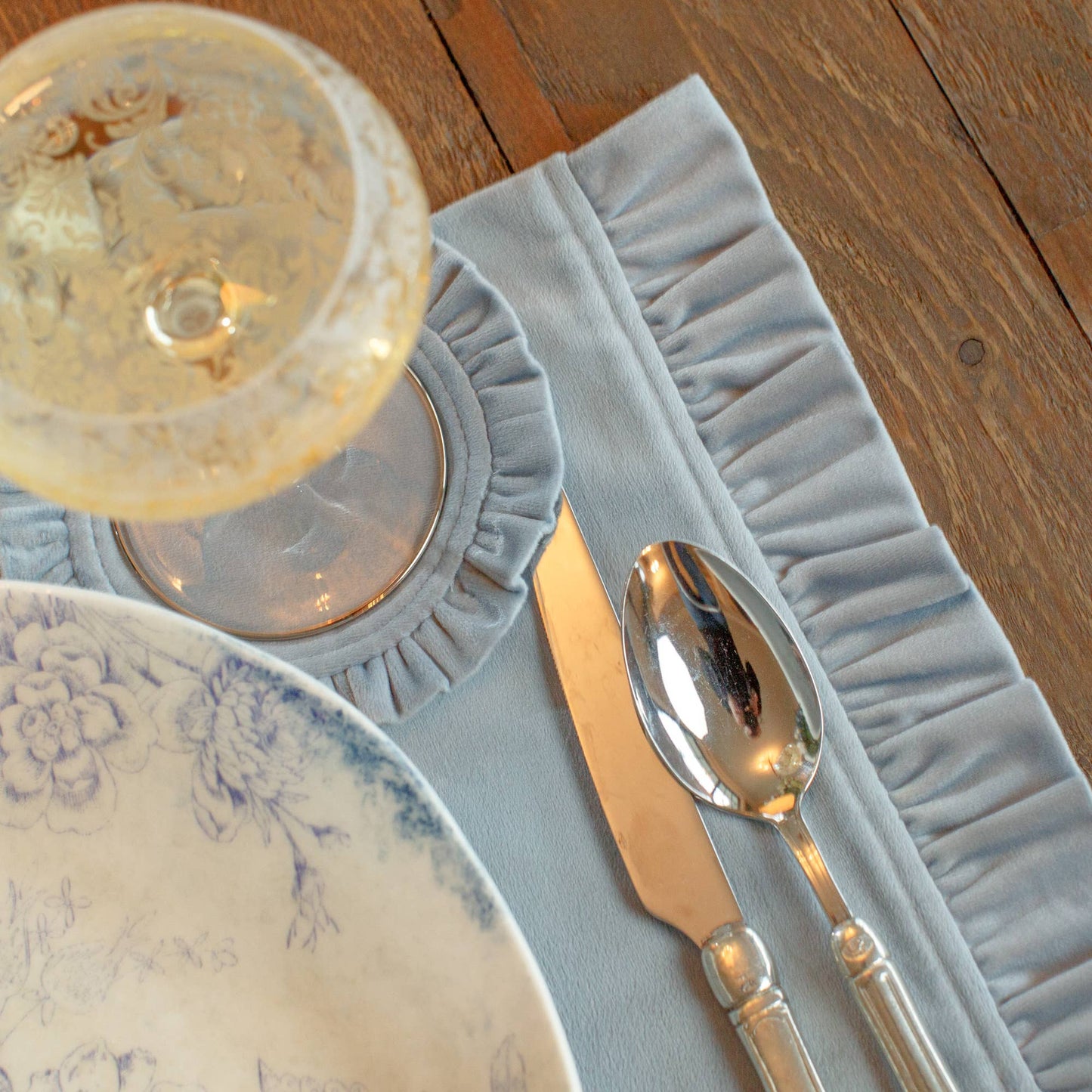 Velvet Rectangle Placemat with Ruffle (Set of 4)